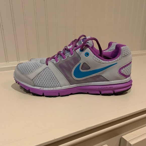 Women’s Nike Shoes - Picture 1 of 5